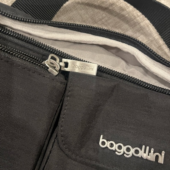 Baggallini Black Belt Bag - Picture 11 of 13